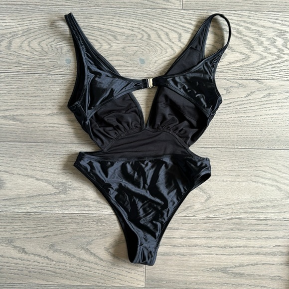 Yira One Piece in Size Small - Picture 3 of 6